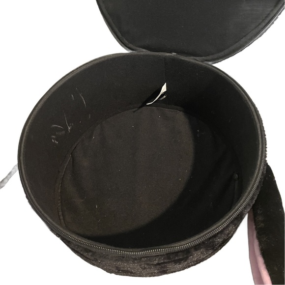 NA NA NA Surprise Black Bunny Carrying Case and Accessories - Picture 7 of 15